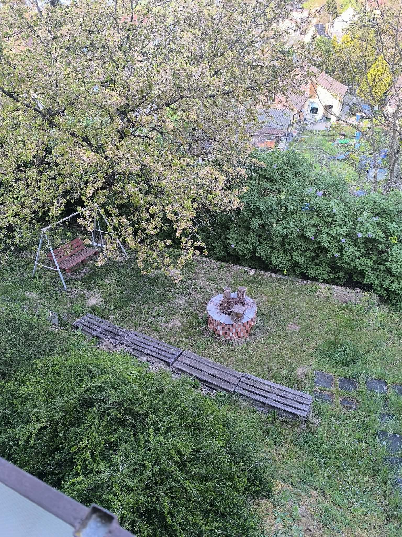 A ház hátulsó homlokzata és a 10 cm-es Nikecell hőszigetelés